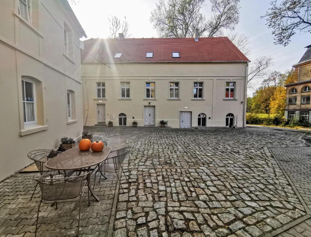 Palac I Folwark Brzeznica エクステリア 写真